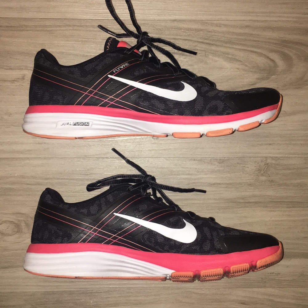 Nike flywire athletic shoes
